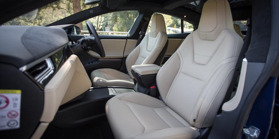 Интерьер Tesla Model S 75D 2016 года  (AU) (фото 6 из 11)